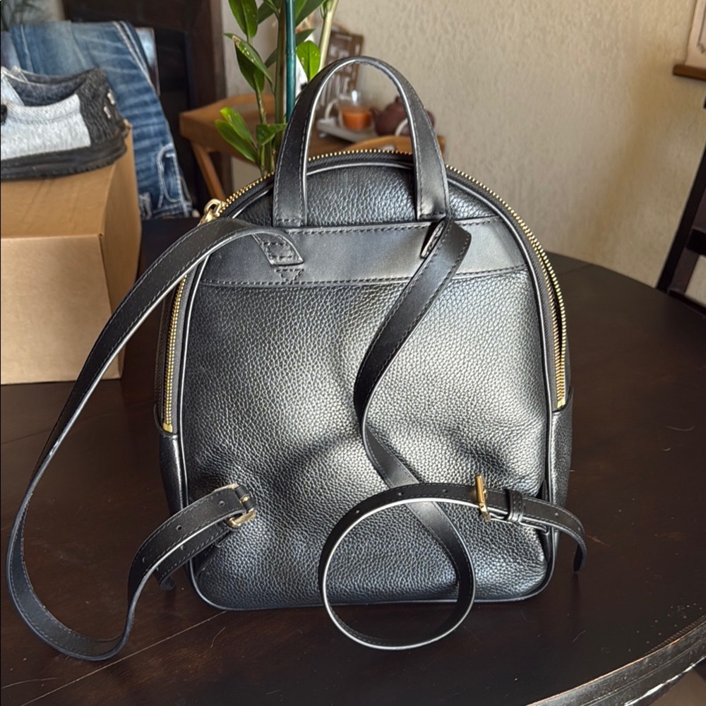 Michael Kors Black Backpack with Structured Shape and Modern Design - Picture 2 of 4
